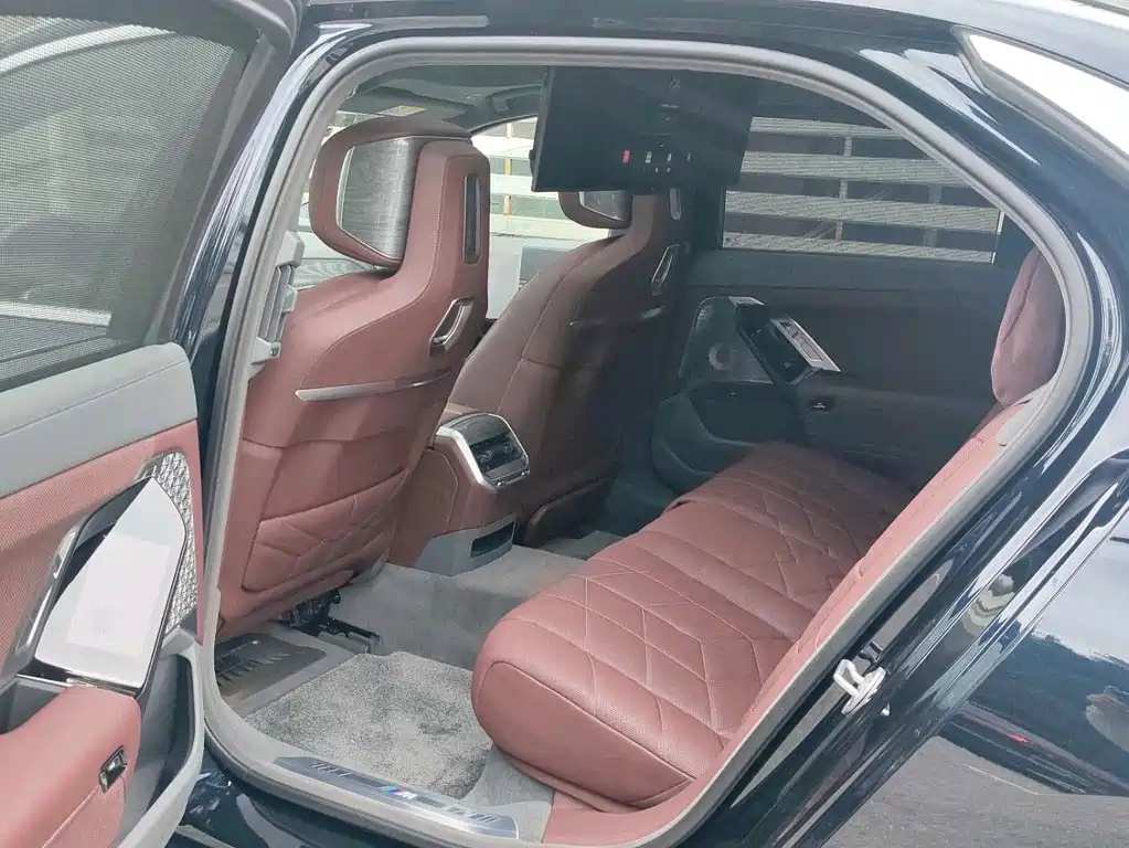 BMW i7 — фото 10