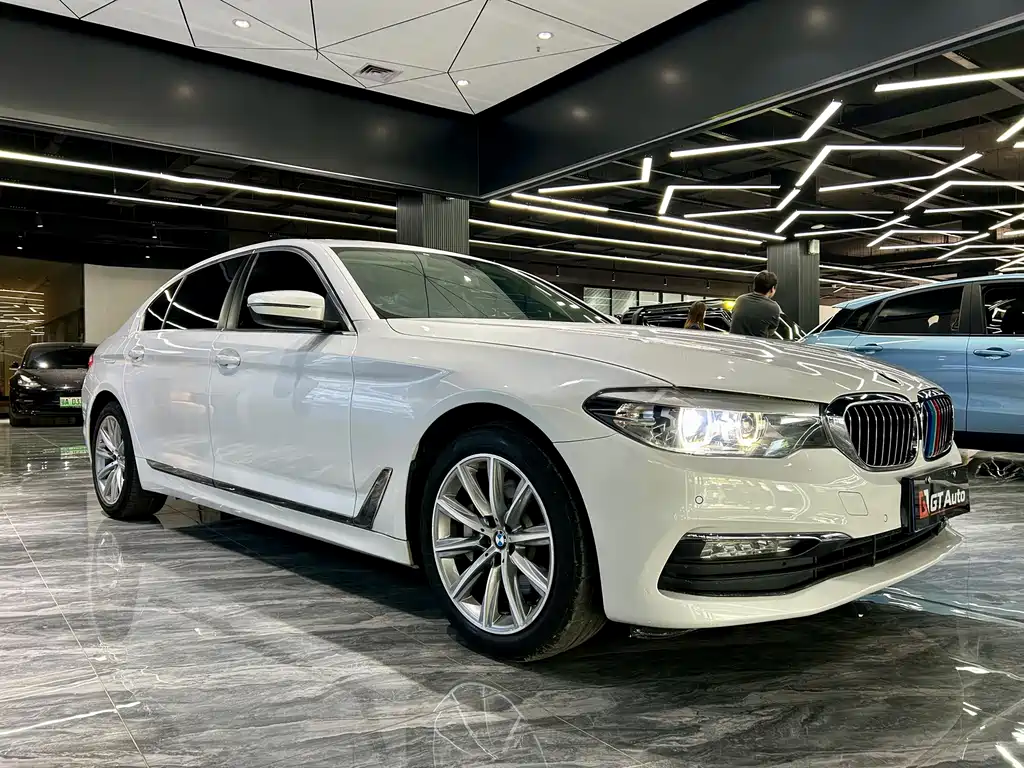 BMW 5 Series — фото 3