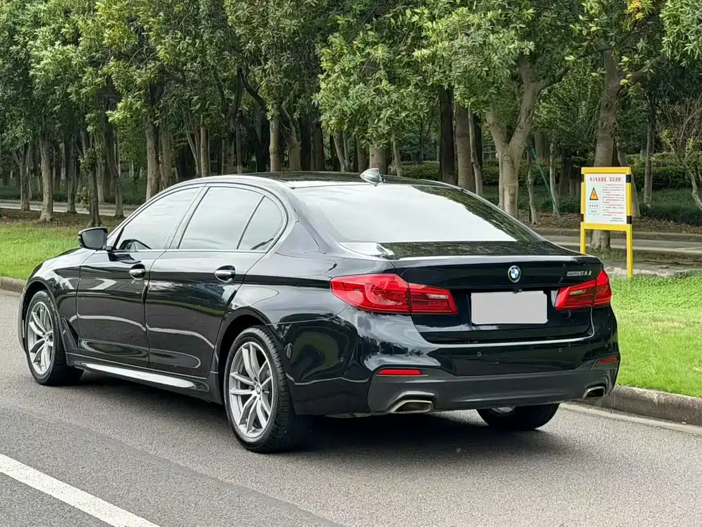 BMW 5 Series — фото 7