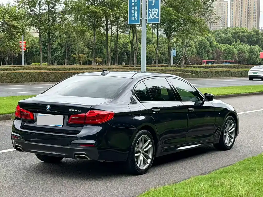 BMW 5 Series — фото 9