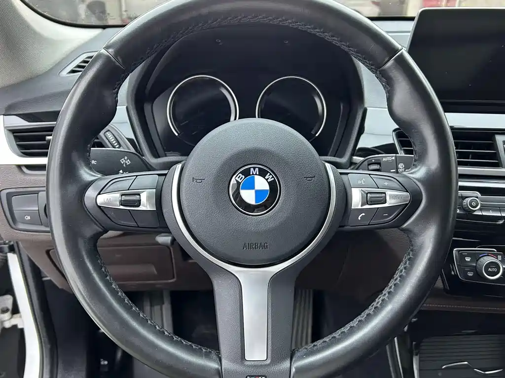 BMW X1 — фото 9