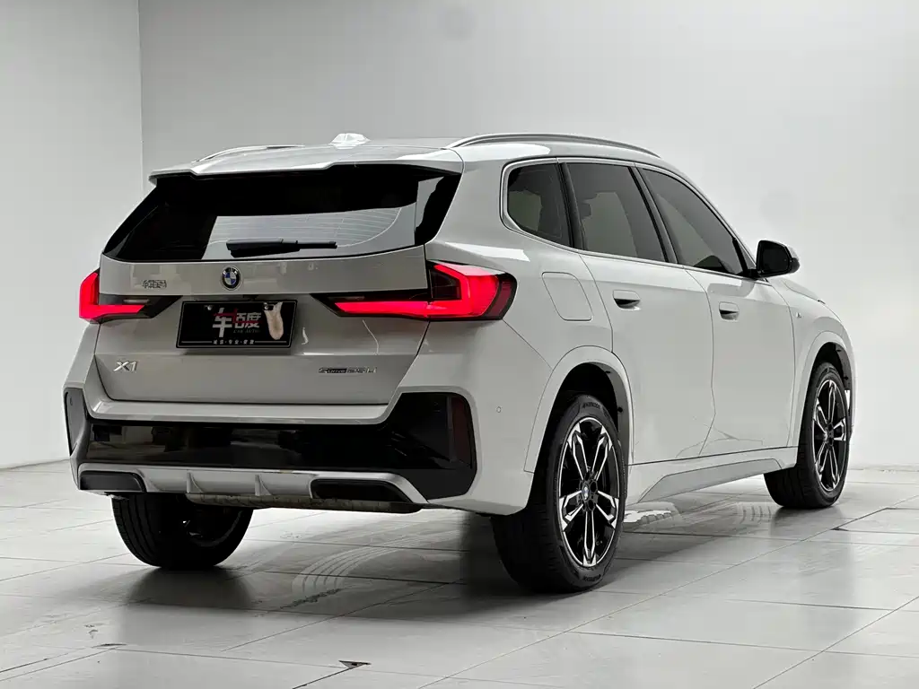 BMW X1 — фото 7