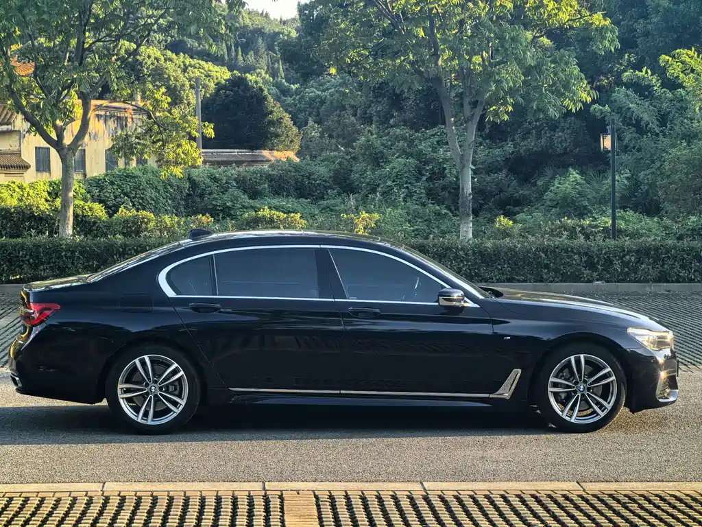 BMW 7 Series — фото 5