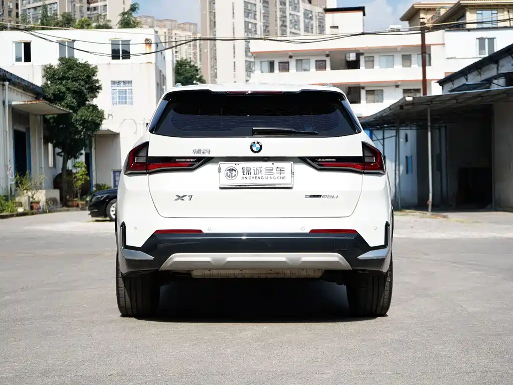 BMW X1 — фото 8