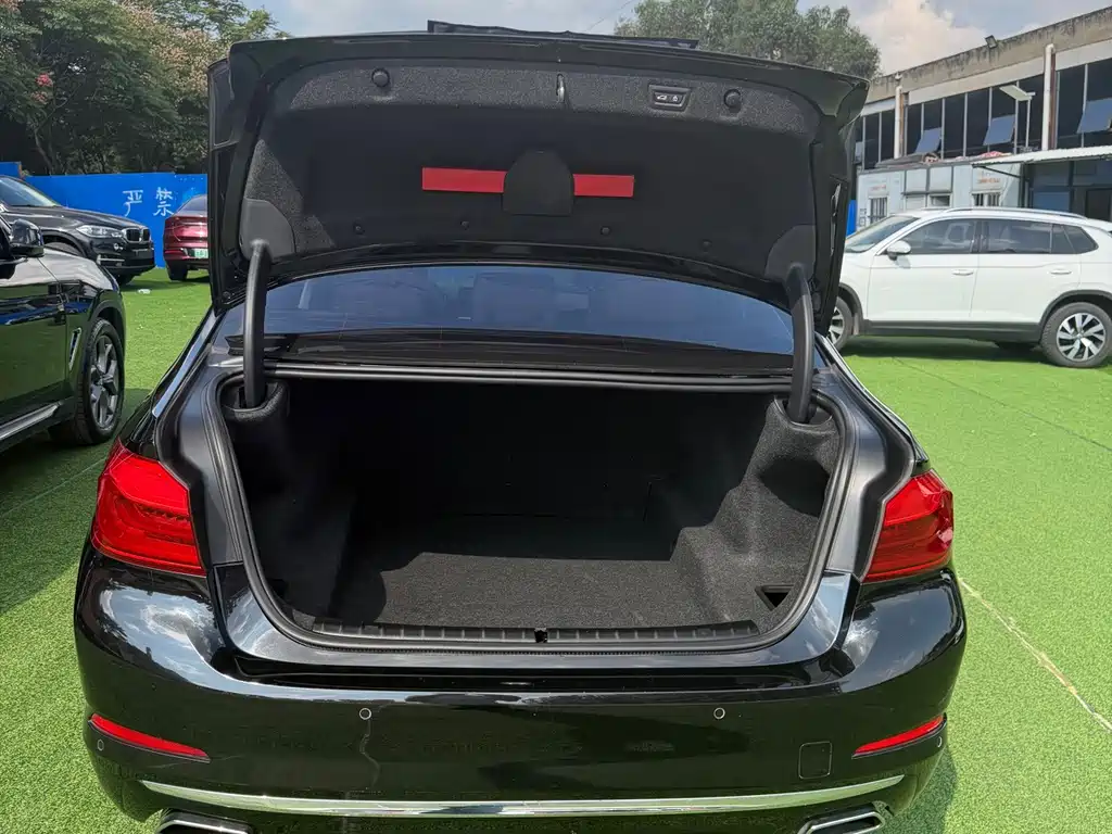 BMW 5 Series — фото 15