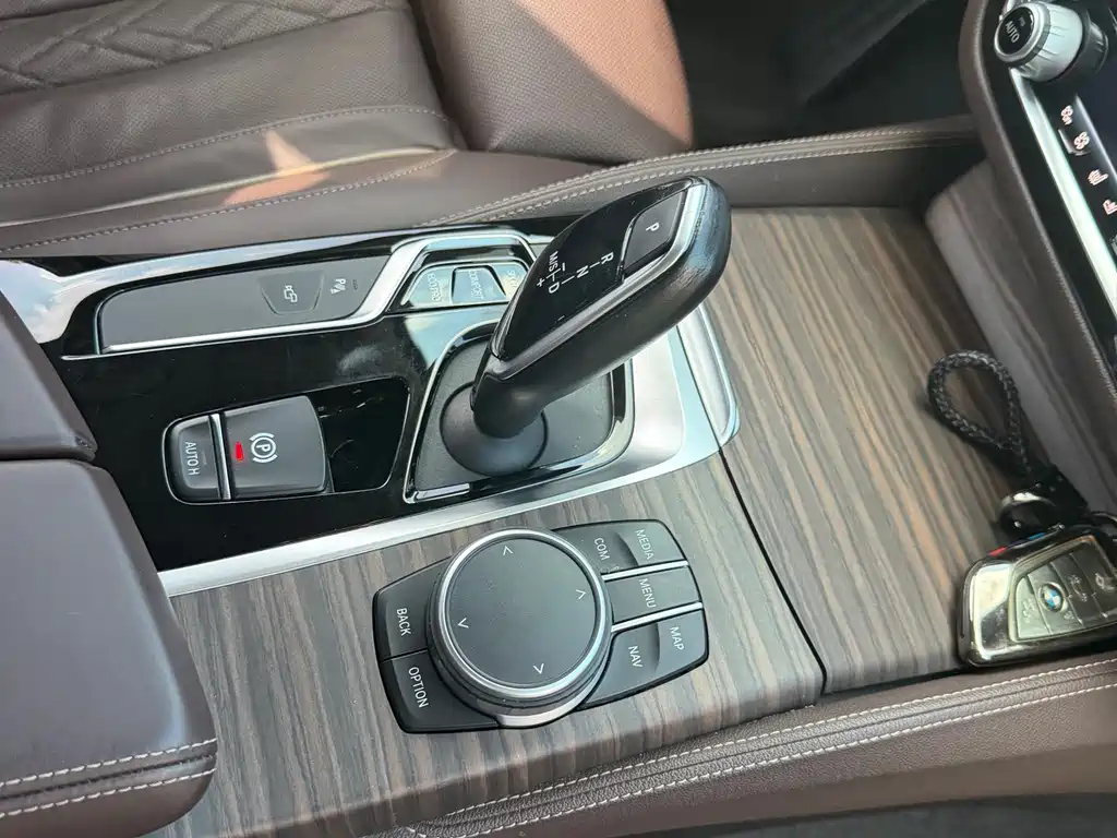 BMW 5 Series — фото 17