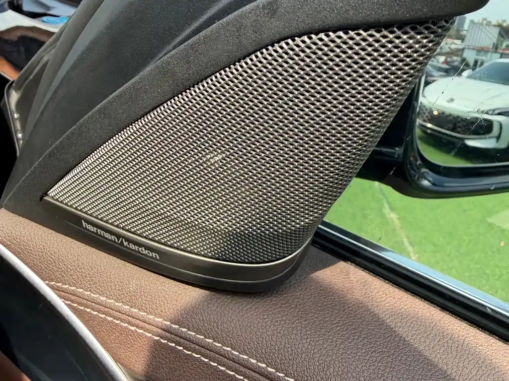 BMW 5 Series — фото 18