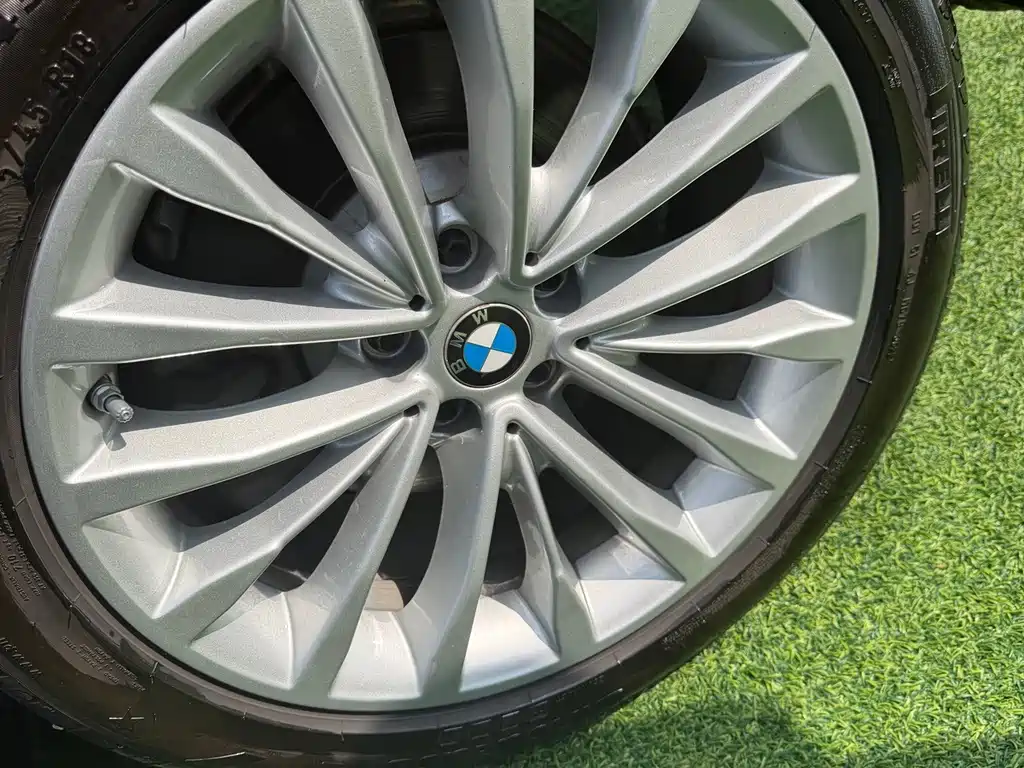 BMW 5 Series — фото 10
