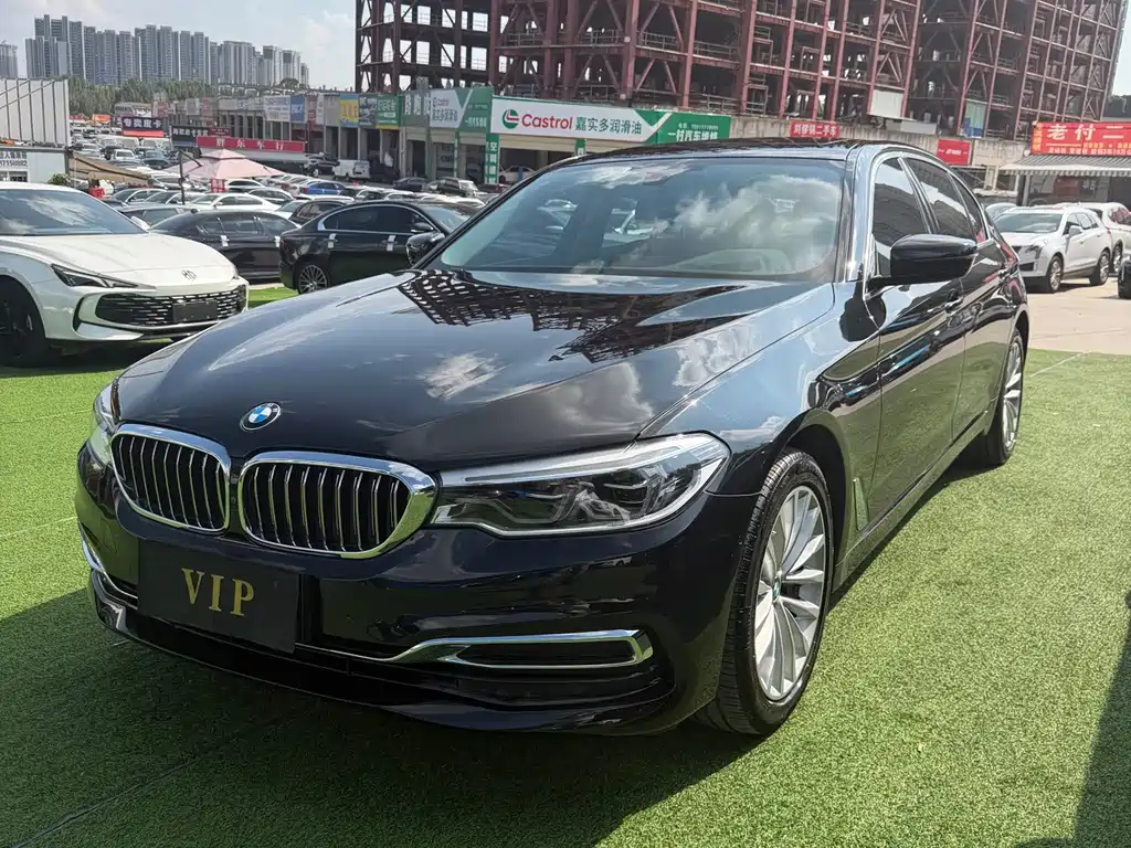 BMW 5 Series — фото 1