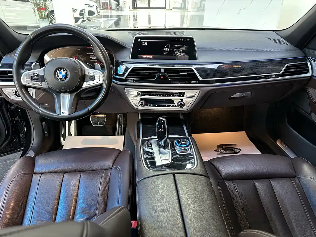 BMW 7 Series — фото 6