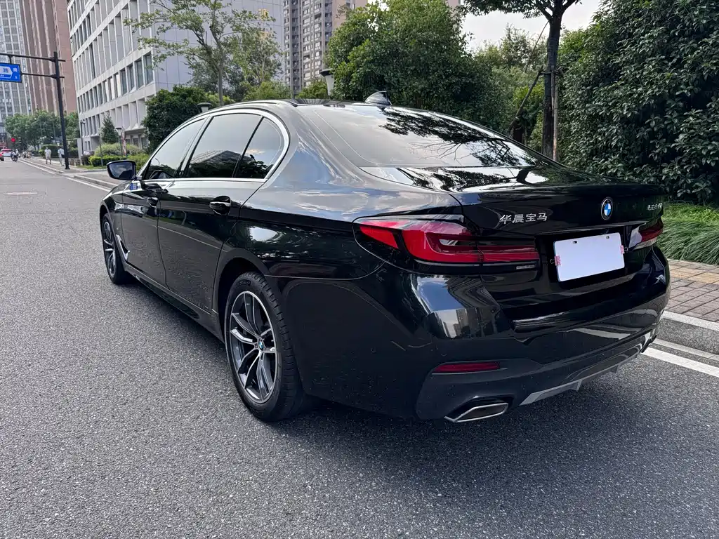 BMW 5 Series — фото 6