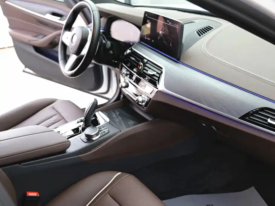 BMW 5 Series — фото 23