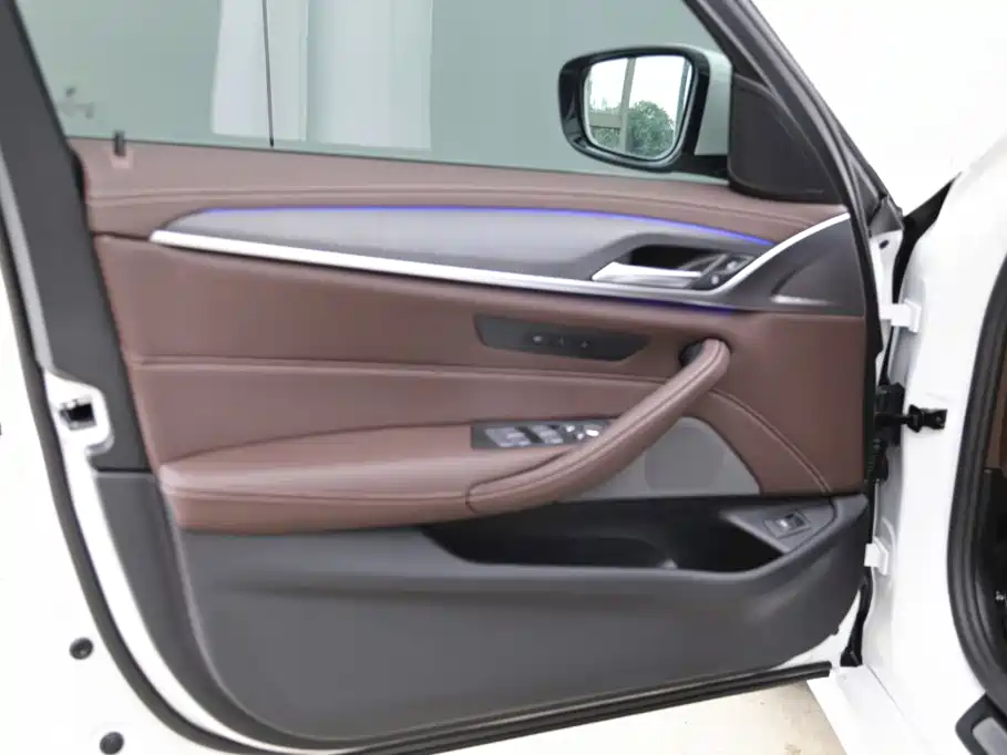 BMW 5 Series — фото 10