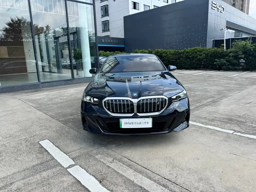 BMW i5 — фото 2