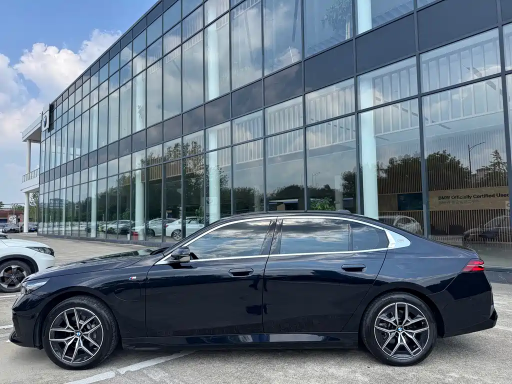 BMW i5 — фото 3