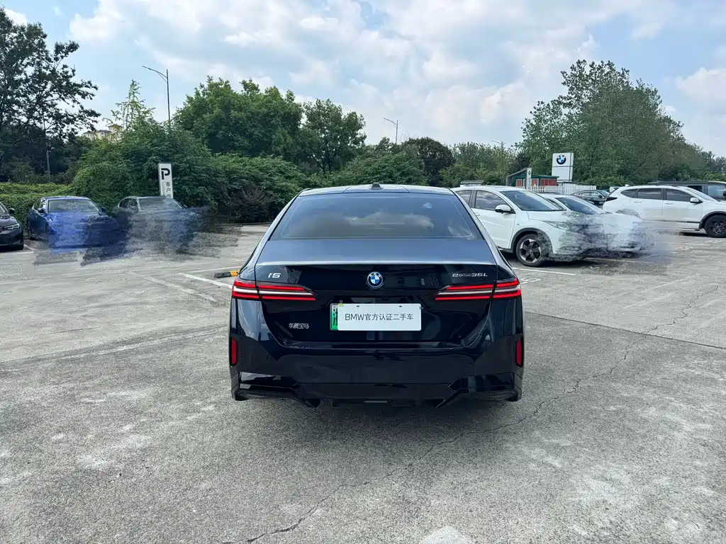 BMW i5 — фото 9