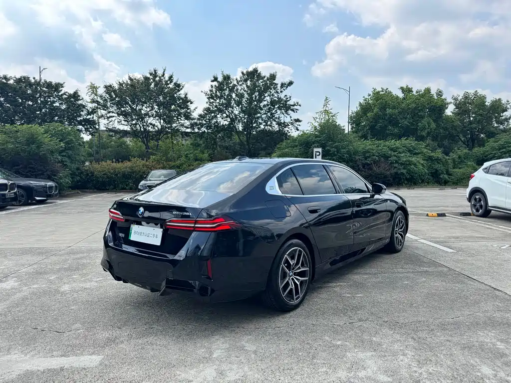BMW i5 — фото 10