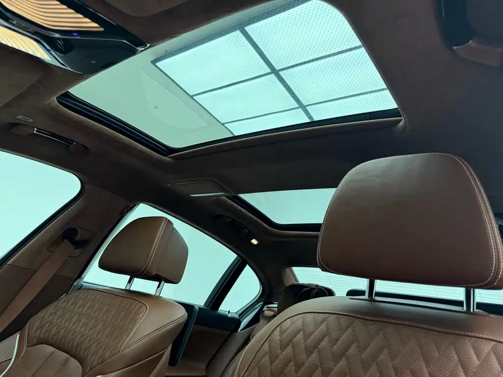 BMW 7 Series — фото 14