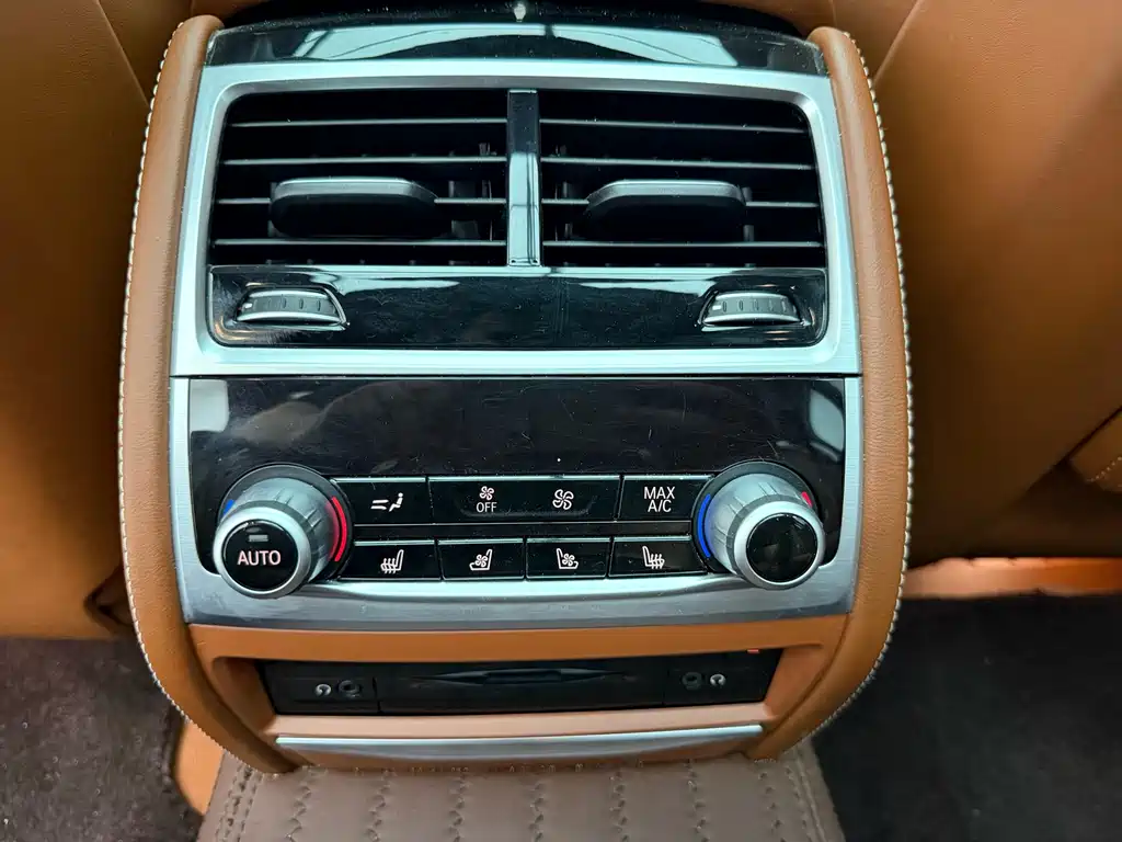 BMW 7 Series — фото 17