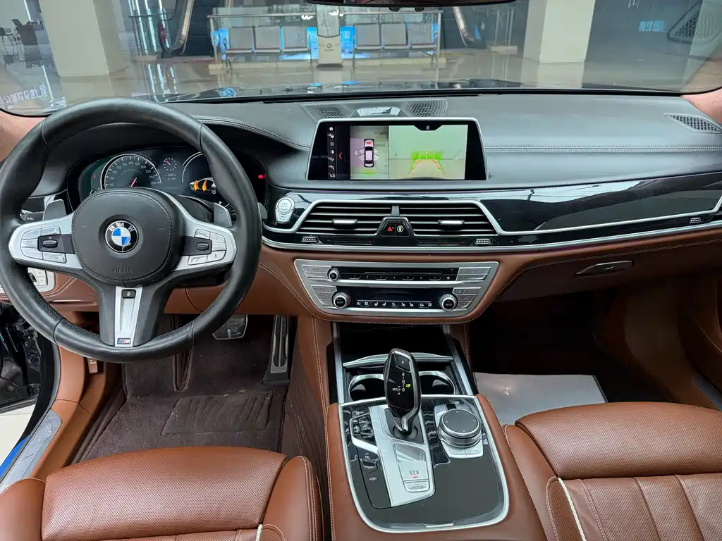 BMW 7 Series — фото 10