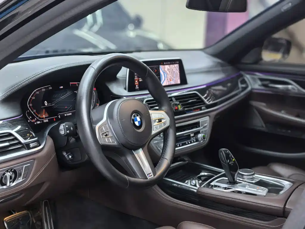 BMW 7 Series — фото 14