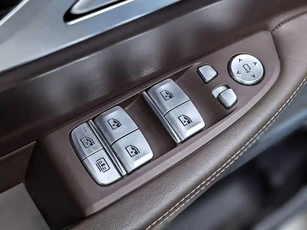 BMW 7 Series — фото 18