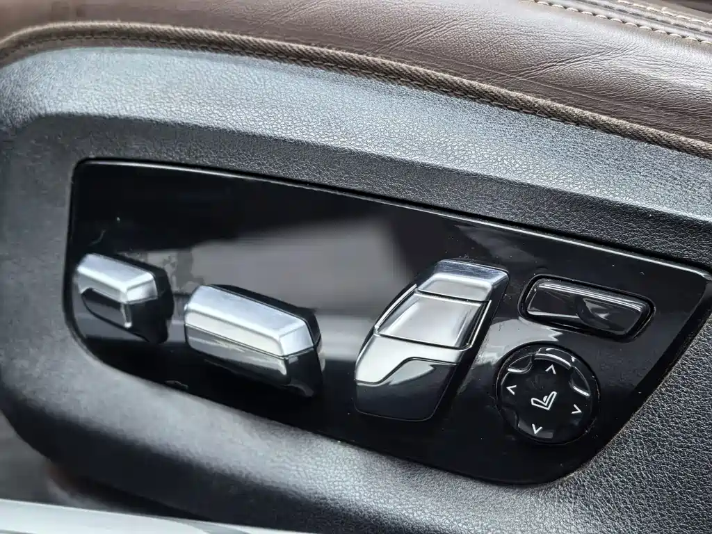 BMW 7 Series — фото 19