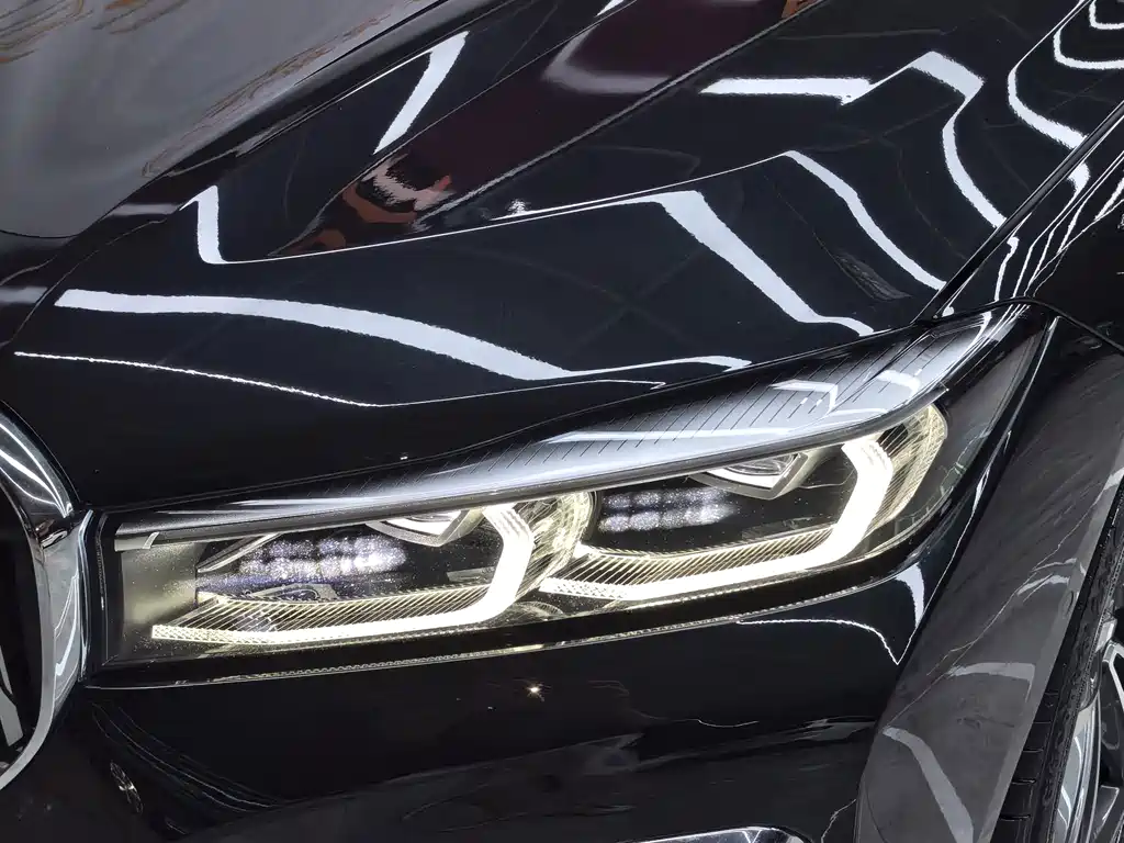 BMW 7 Series — фото 32