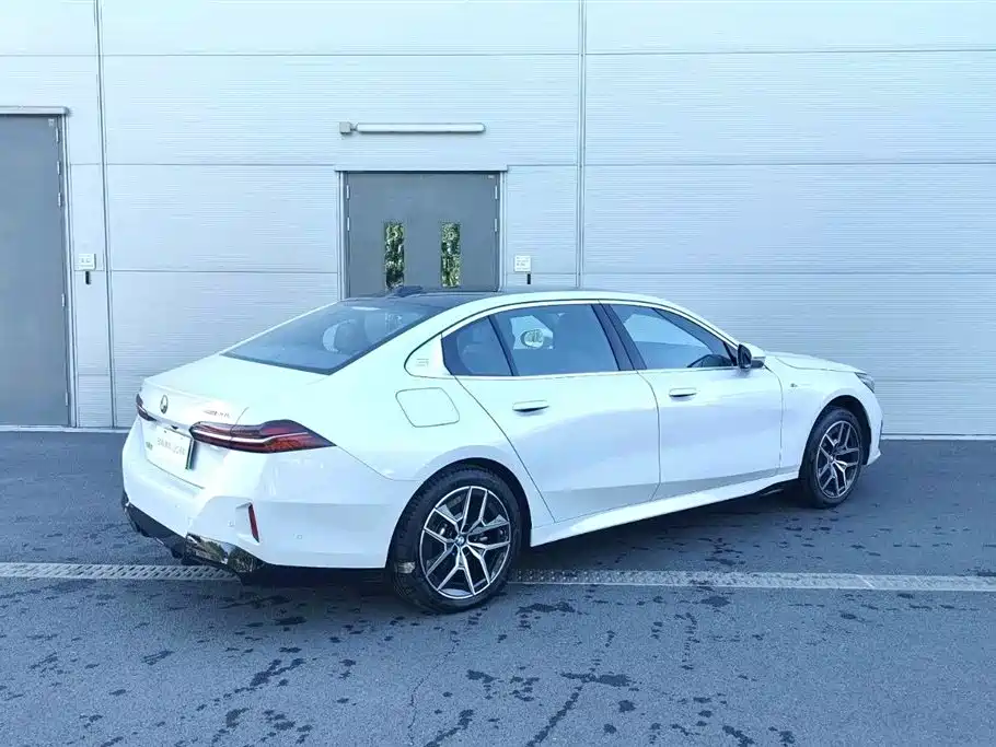 BMW i5 — фото 4