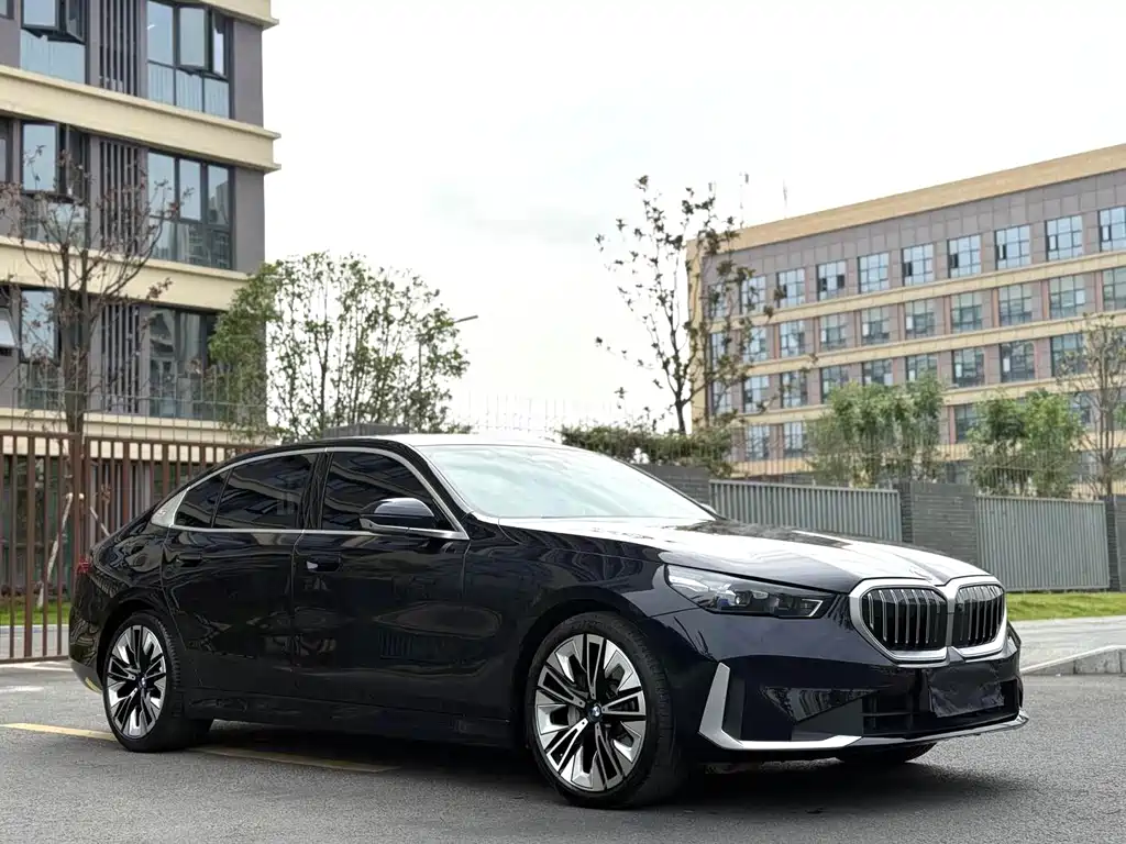 BMW 5 Series — фото 3