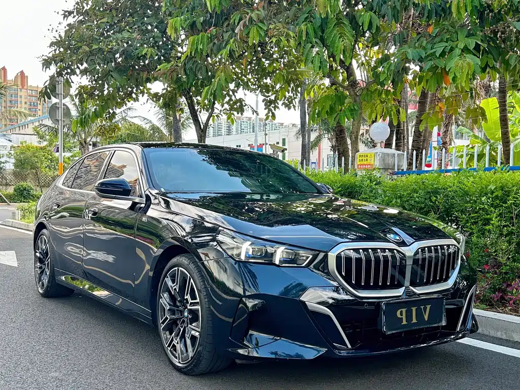 BMW 5 Series — фото 3