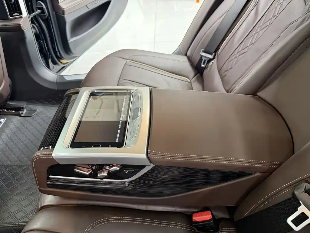 BMW 7 Series — фото 15