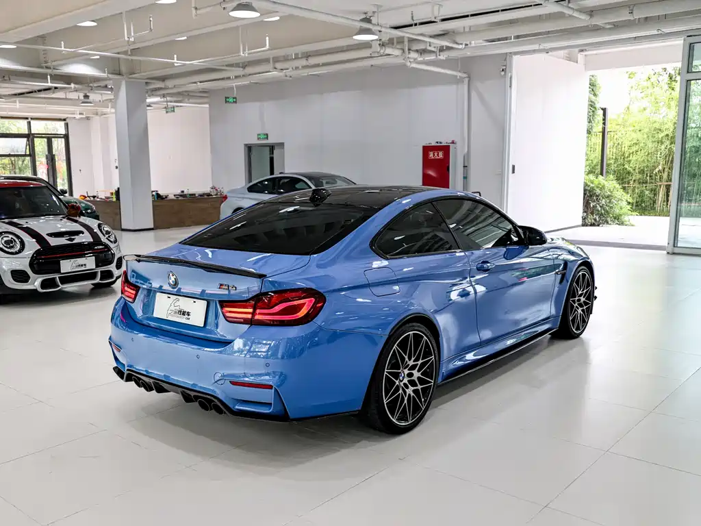 BMW M4 — фото 4