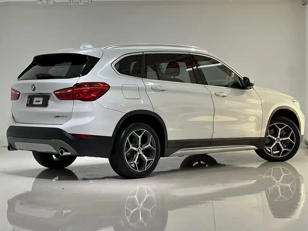 BMW X1 — фото 8