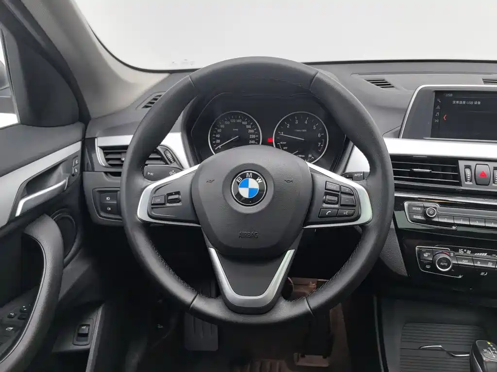 BMW X1 — фото 11