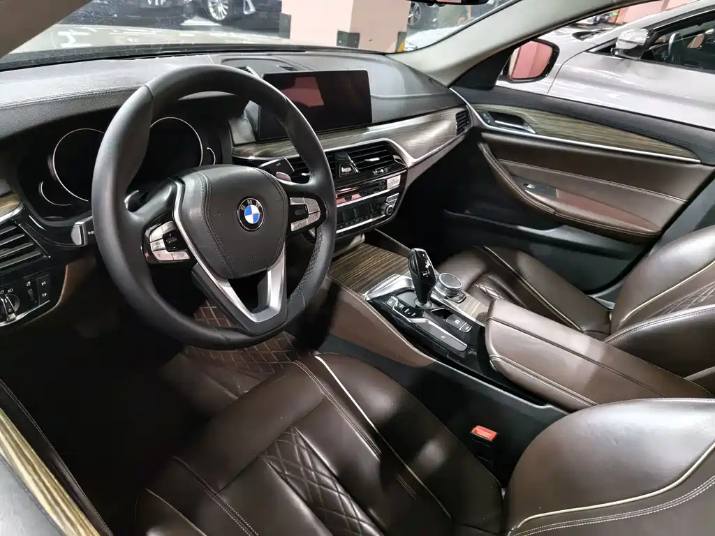 BMW 5 Series — фото 5