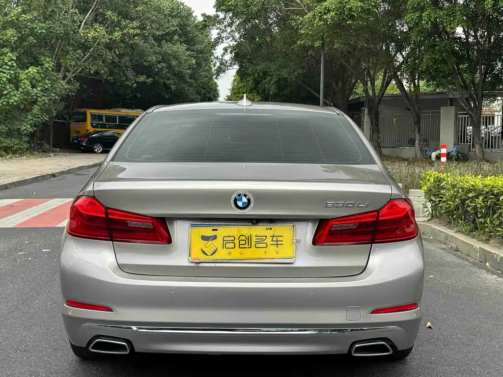 BMW 5 Series — фото 4