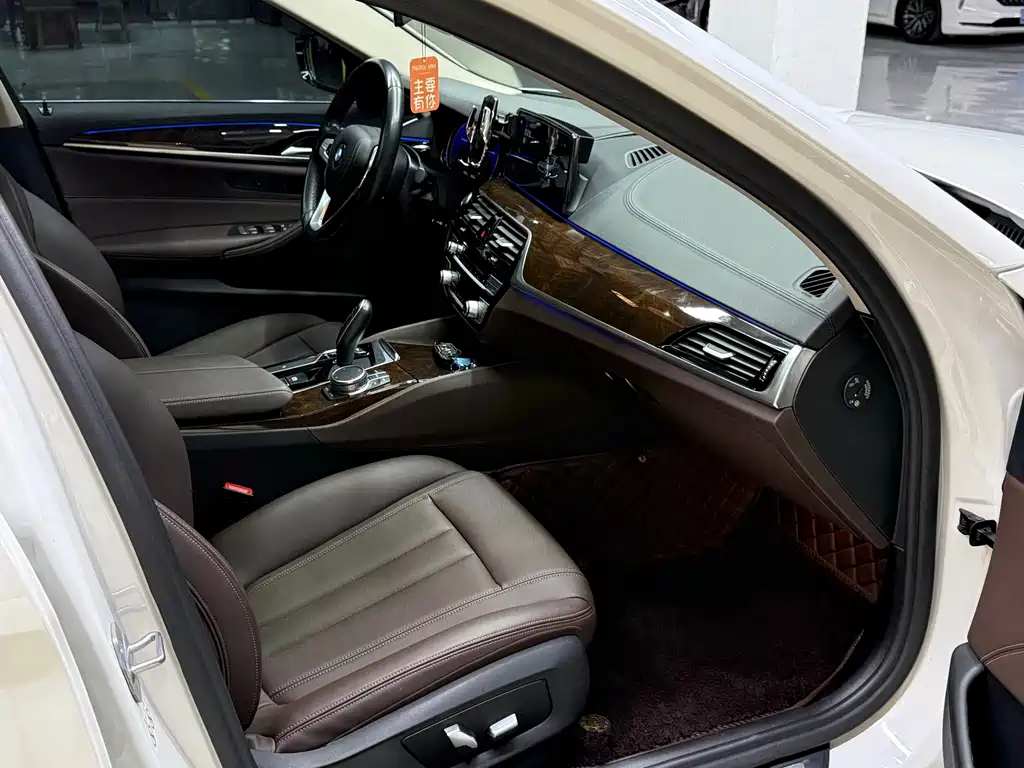 BMW 5 Series — фото 11