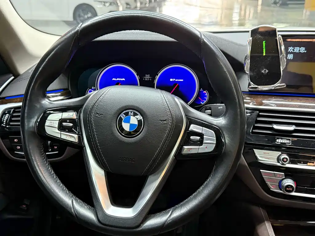 BMW 5 Series — фото 14
