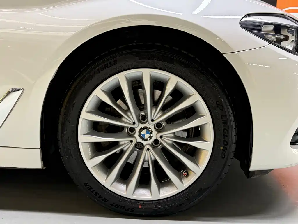 BMW 5 Series — фото 25