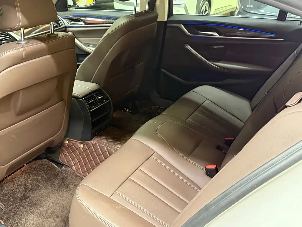 BMW 5 Series — фото 10