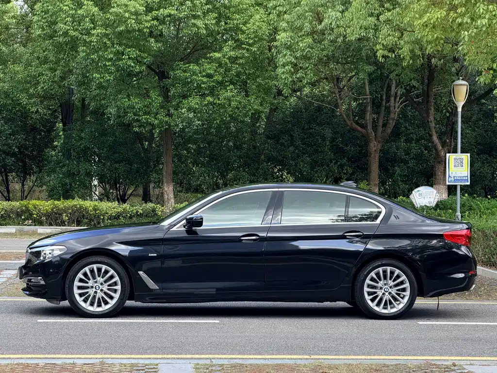BMW 5 Series — фото 4