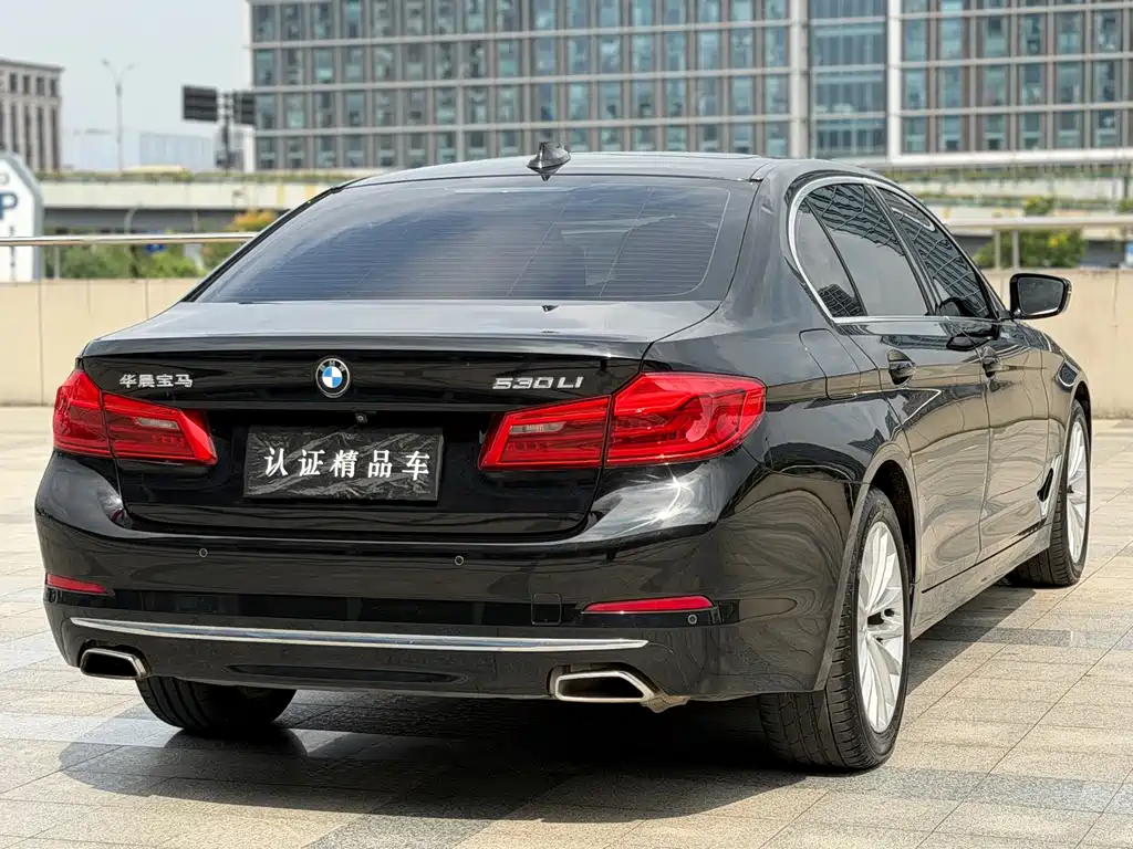 BMW 5 Series — фото 6