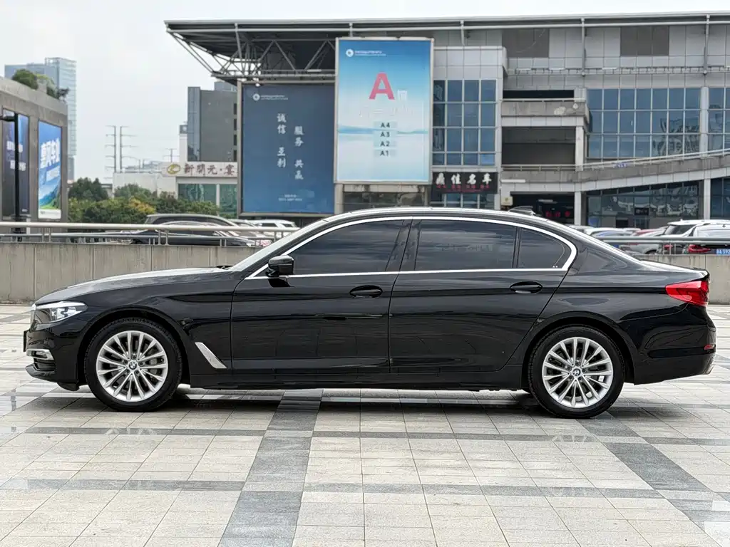 BMW 5 Series — фото 7