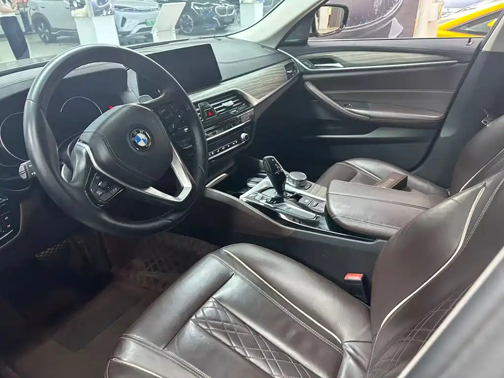 BMW 5 Series — фото 4