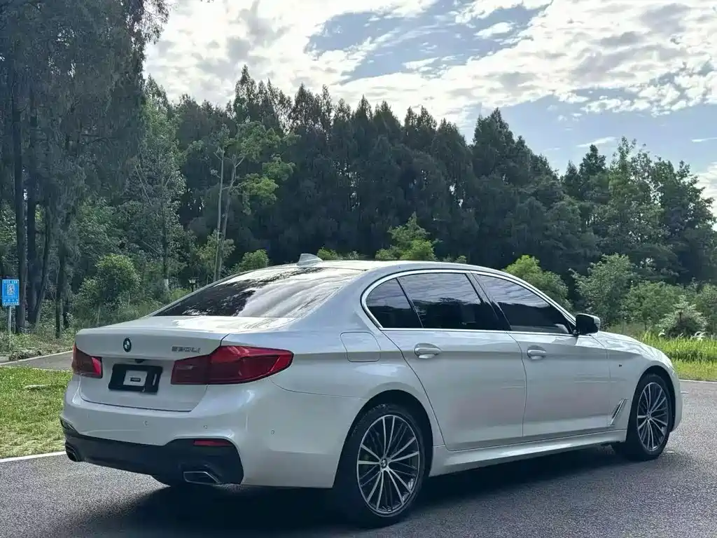 BMW 5 Series — фото 9