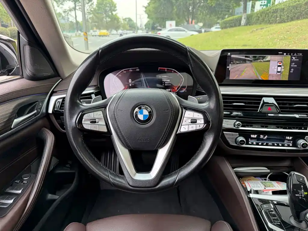 BMW 5 Series — фото 14