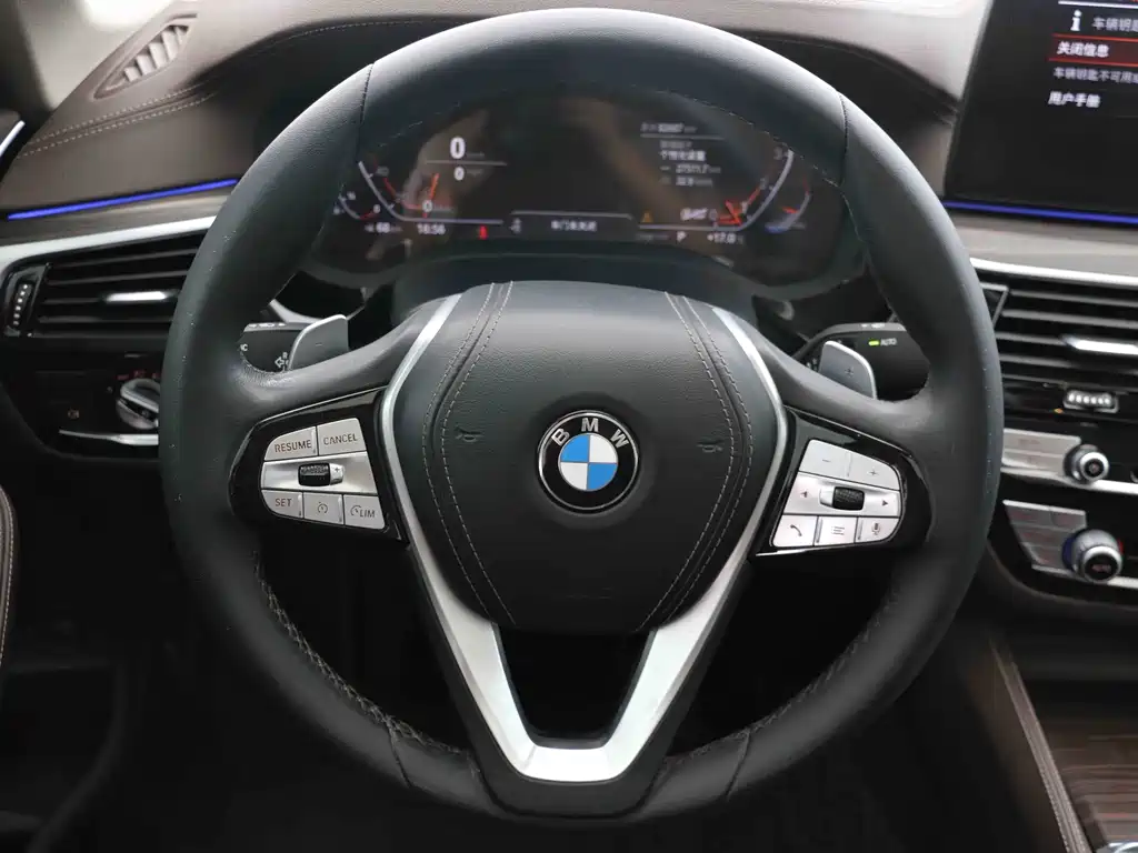BMW 5 Series — фото 11