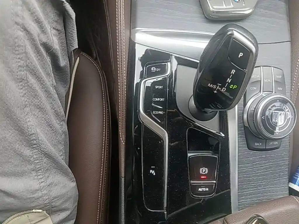 BMW 5 Series — фото 14