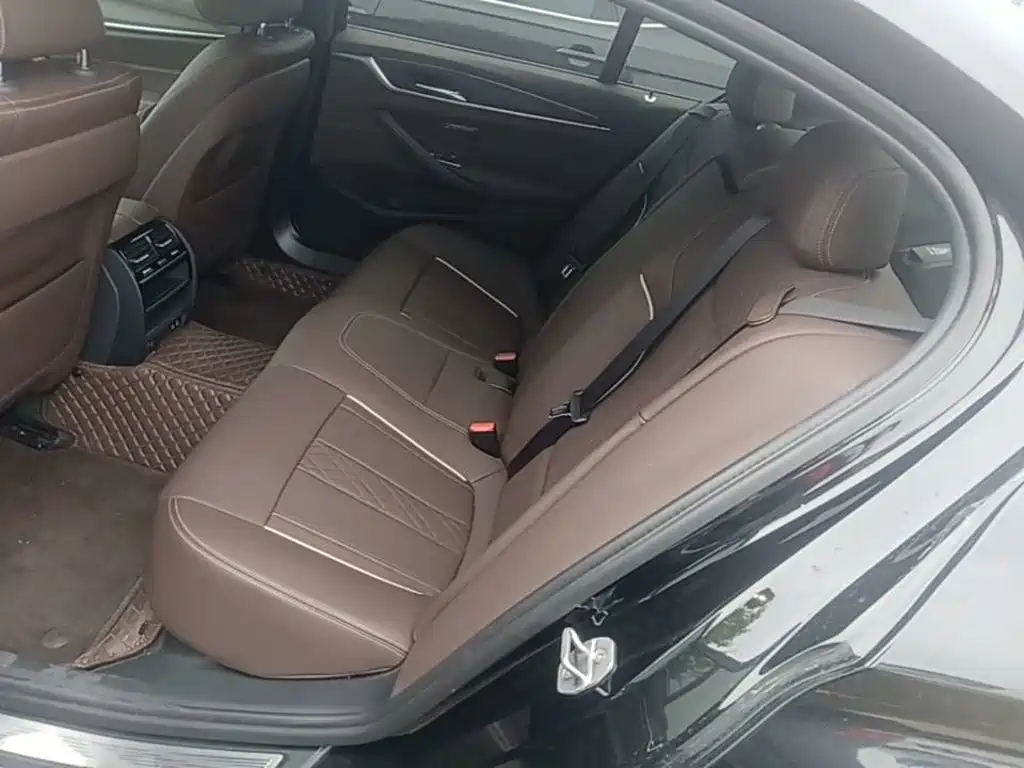 BMW 5 Series — фото 17
